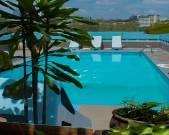 Chester Hotel and Suites - Nairobi - Piscina