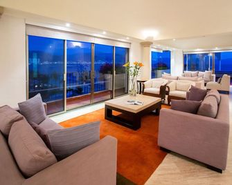 Family Luxury Suites by Velas Vallarta - פוארטו ויארטה - סלון