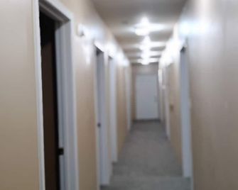 Spacious 6-bedroom apartment with WiFi, AC in delightful Byron - Byron - Chodba