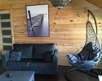 1-Bord du Lac-St-Jean/beach/kayaks CITQ: 306338 - Alma - Huiskamer