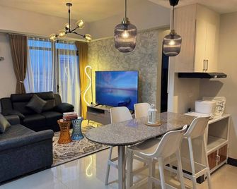 Modern Spacious 2BR 68 sqm Condo in Manhattan Heights Pool View - Manila - Dining room