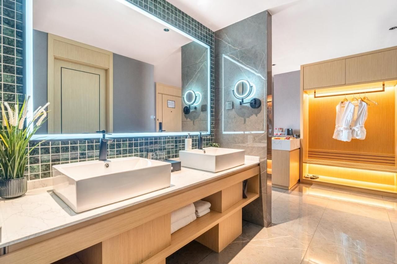 Lanyee international hotel thumbnail 3