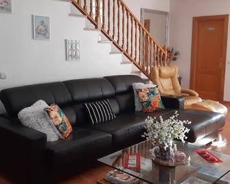 Habitación Avileña Tropical en Aguadulce - Almería - Living room