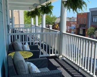 The Grove Hotel - Kingsville - Balcony
