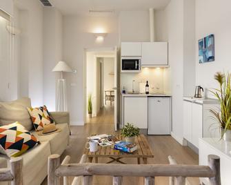 Suites Sevilla Plaza - Seville - Living room