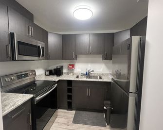 Sunset at Prairie Luxury Suite with NE Swale View - Saskatoon - Kitchen