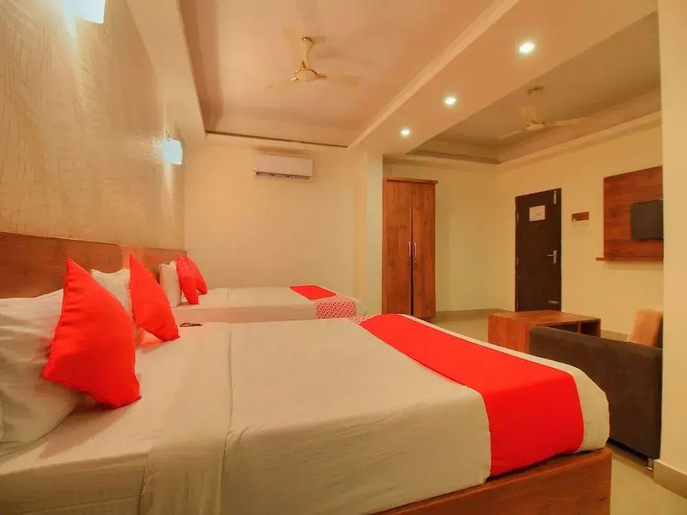 OYO 14163 Comforts Inn