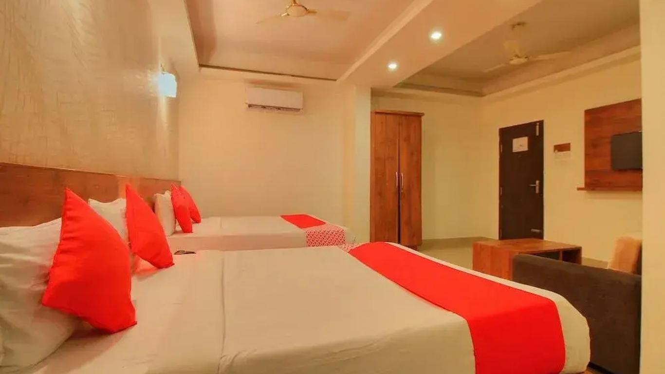 OYO 14163 Comforts Inn