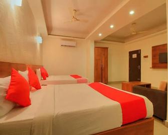 OYO 14163 Comforts Inn - Ullal - Bedroom