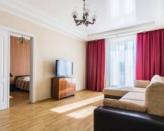 Nice 2 bedroom apartment - Within walking distance to the Metro Station - Minsk - Living room