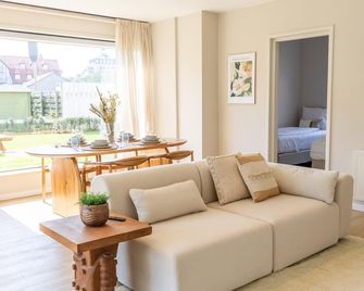 Huswell - Charming Apartment with Garden & Parking - Cadzand - Huiskamer