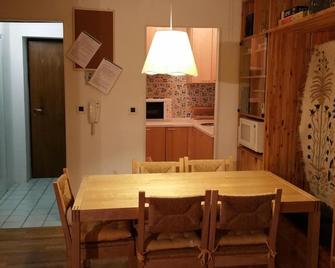 Very comfortable apartment in the center of the village, close to the chair lift and ski lift installation - Breuil-Cervinia - Dining room