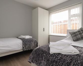Kings Walk, Pet Friendly, With A Garden In Cleveleys - Thornton-Cleveleys - Bedroom