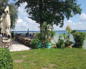 newly renovated apartment in best location - Seeon-Seebruck - Patio