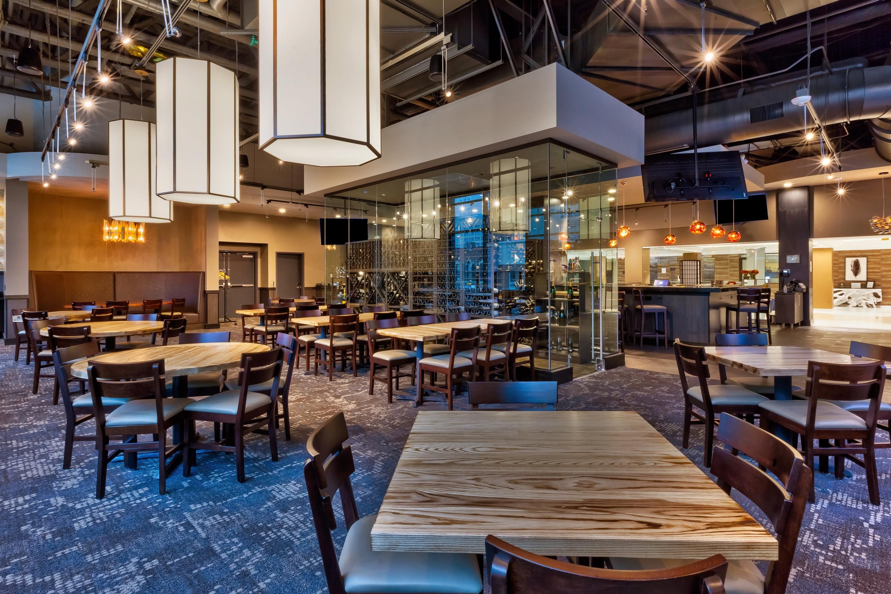 هوتل إنديجو روتشيستر - مايو كلينيك أريا باي آيتش جي - روتشيستر - مطعم