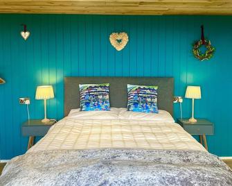 The Pod & Cwtch luxury accommodation - Aberaeron - Bedroom