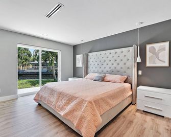 Private Luxury SE Fort Lauderdale Peninsula with Large, Heated Pool and Dock - Fort Lauderdale - Bedroom