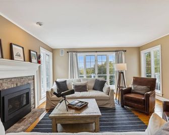 Mill Lane: 5 br, fireplace, a/c, game room, hot tub, views! - Stowe - Sala de estar