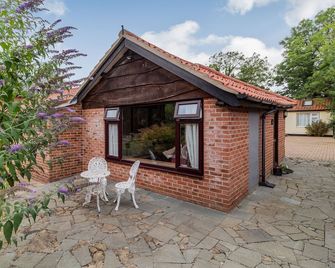The Nest Box - Diss - Patio