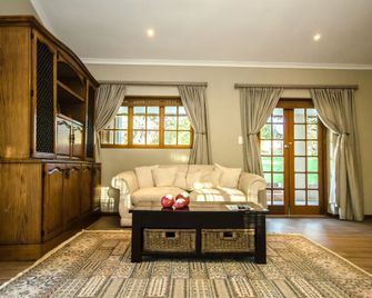 Reflections Guest Farm - Tulbagh - Living room