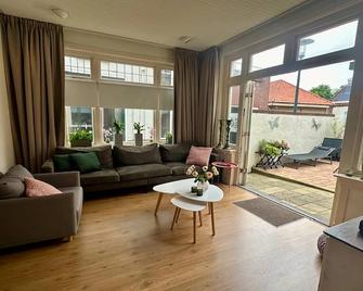 Apartment in Groenlo with Private Garden - Groenlo - Living room