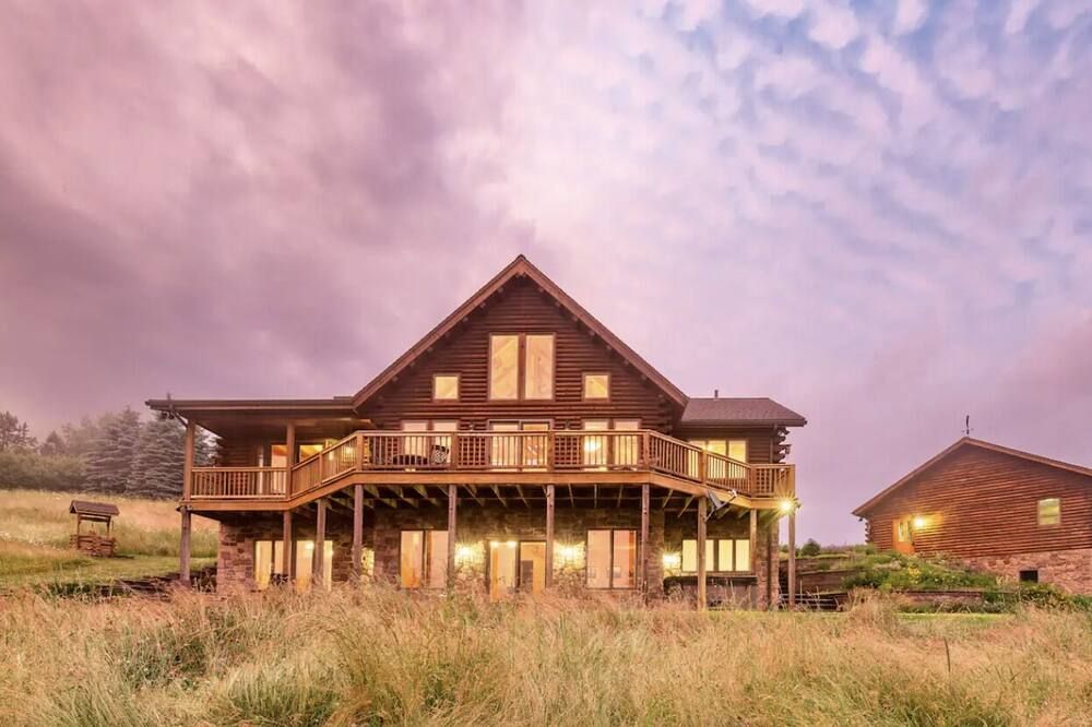 New! Views, Near Psu, Hot Tub, Private, Sleeps 16