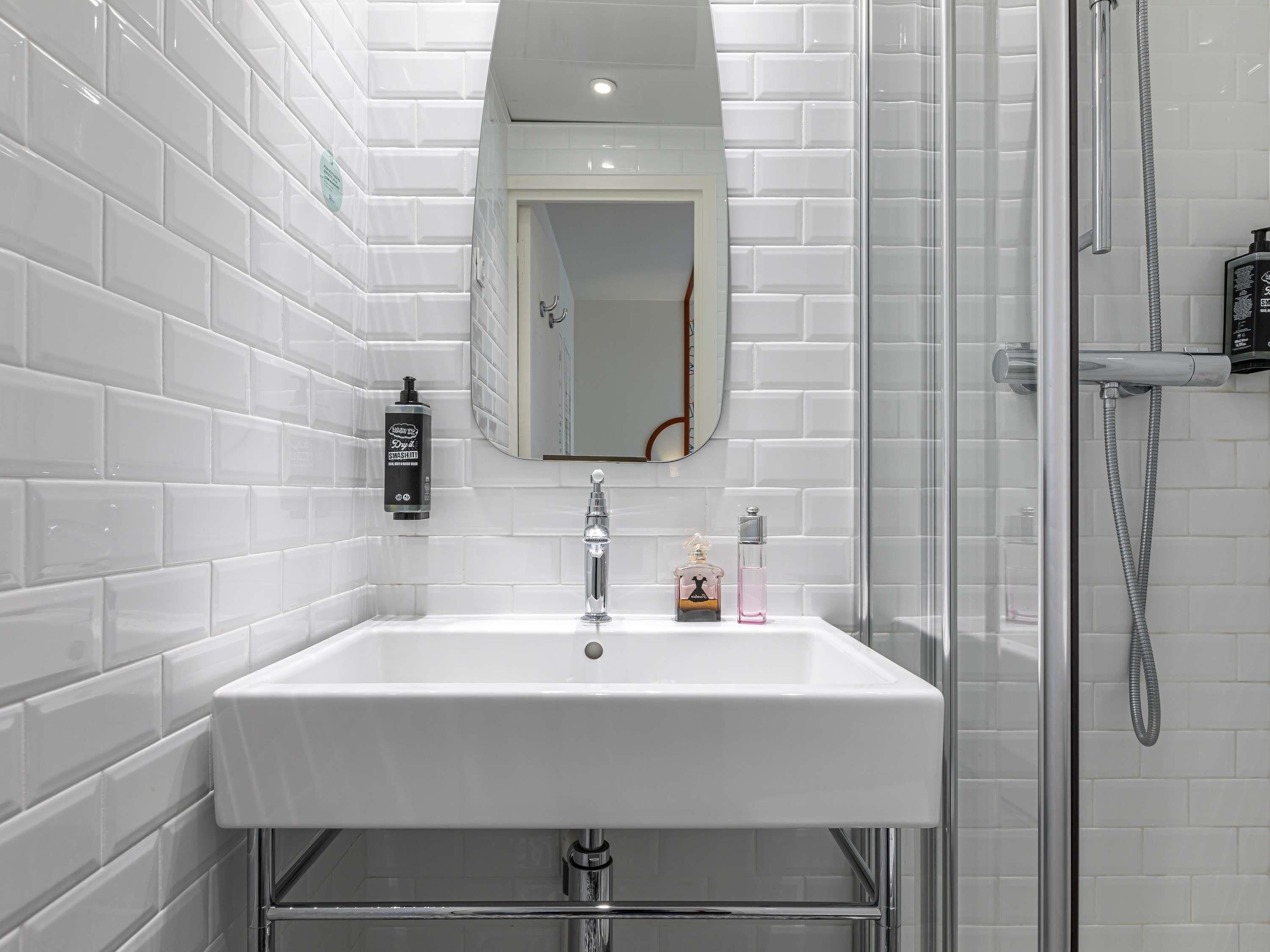 إيبيس ستايلز باريس إيفيل كامبرون