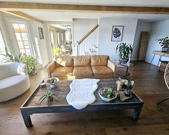 Waterfront Lake House Retreat - 考文垂（康涅狄格州） - 客廳