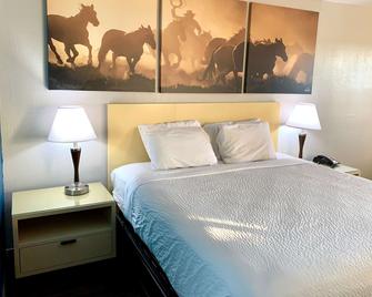 Days Inn by Wyndham Canton - Canton - Habitación