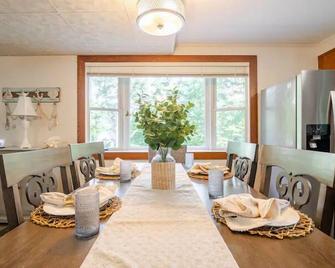 Immaculate -Spacious Home With Private Beach Access - East Falmouth - Dining room
