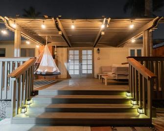 Cozy 3 Br private house near Disneyland, Anaheim Convention, Old town Orange - Orange - Stairs
