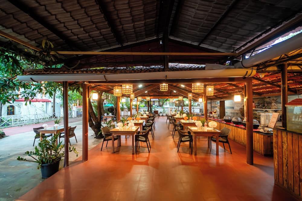 Treebo Kristal Sands Beach Resort with Swimming Pool - Calangute - Restaurant