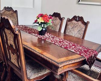 Cozy Private Home Close to the I95 Exit 284 - Palm Coast - Dining room