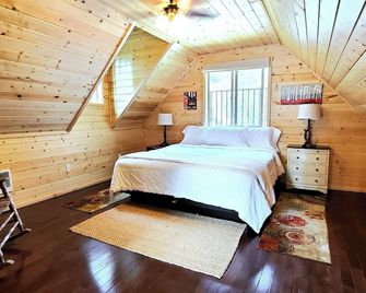 The Ridge At Glacier / Highlander Cabin #1 - Martin City - Bedroom