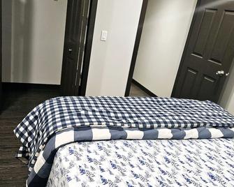 House of comfort 2bdr basement - Morden - Bedroom
