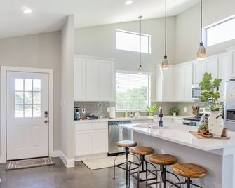 Haven House - Beautiful Getaway Home Near Guadalupe River State Park - Spring Branch - Cocina