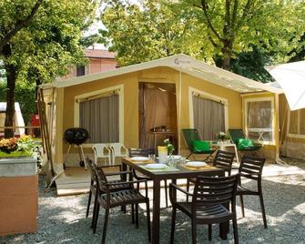 Camping Del Sole Village - Iseo - Patio