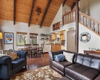 The Sunset Getaway - Hot Tub, Dog Friendly - Carnelian Bay - Salon