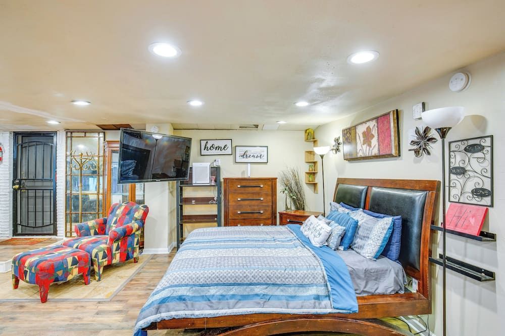 Dallas Studio w/ Home Office - 4 Mi to Fair Park! - Dallas - Bedroom