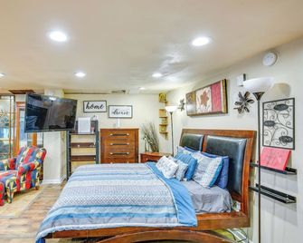 Dallas Studio w/ Home Office - 4 Mi to Fair Park! - Dallas - Bedroom