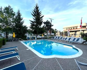Admiral Motel - Lake George - Piscina