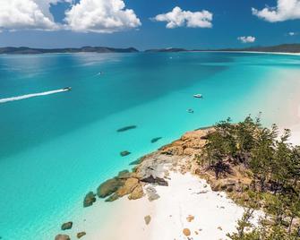 Azure Sea Whitsunday Resort - Airlie Beach - Beach