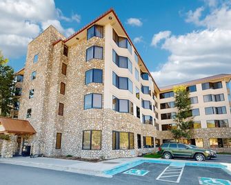 Efficient Mountain Escape W/ Murphy Bed, Shared Pool, Slope Access & Kitchenette - Crested Butte - Edificio