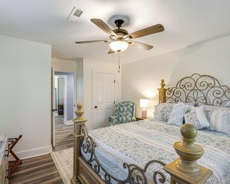 Small-Town Charm & Local Dining: Home in Burgaw! - Burgaw - Bedroom