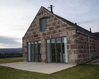 A beautiful steading conversion on a working farm in rural Aberdeenshire - Alford - Edificio