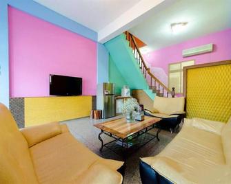 16 Alley Hostel - Hengchun Township - Living room