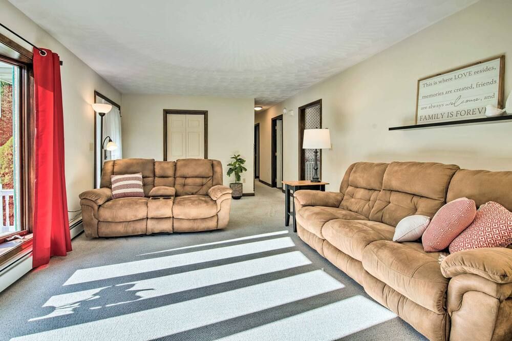 Charming Lewisburg Home w/ Hot Tub & Games! - Lewisburg - Living room