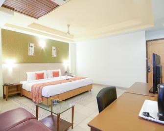OYO Premium Muncipal Garden Margao - Margao - Schlafzimmer