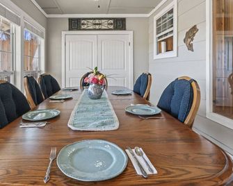 Lakefront Sweetwater Home w/ Patio & Fire Pit - Sweetwater - Comedor