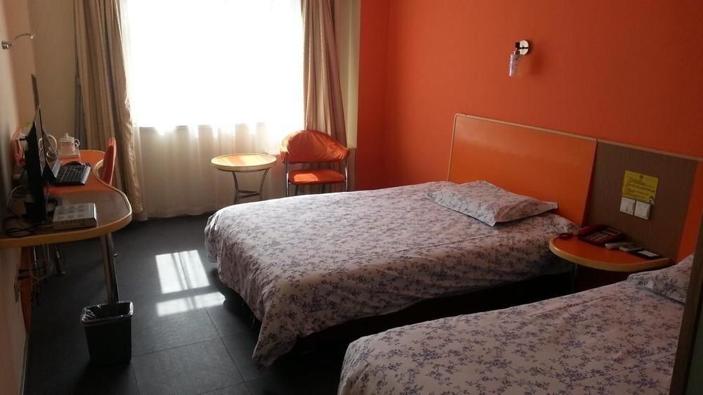 Motel 168 Hotel - Ürümqi - Sovrum